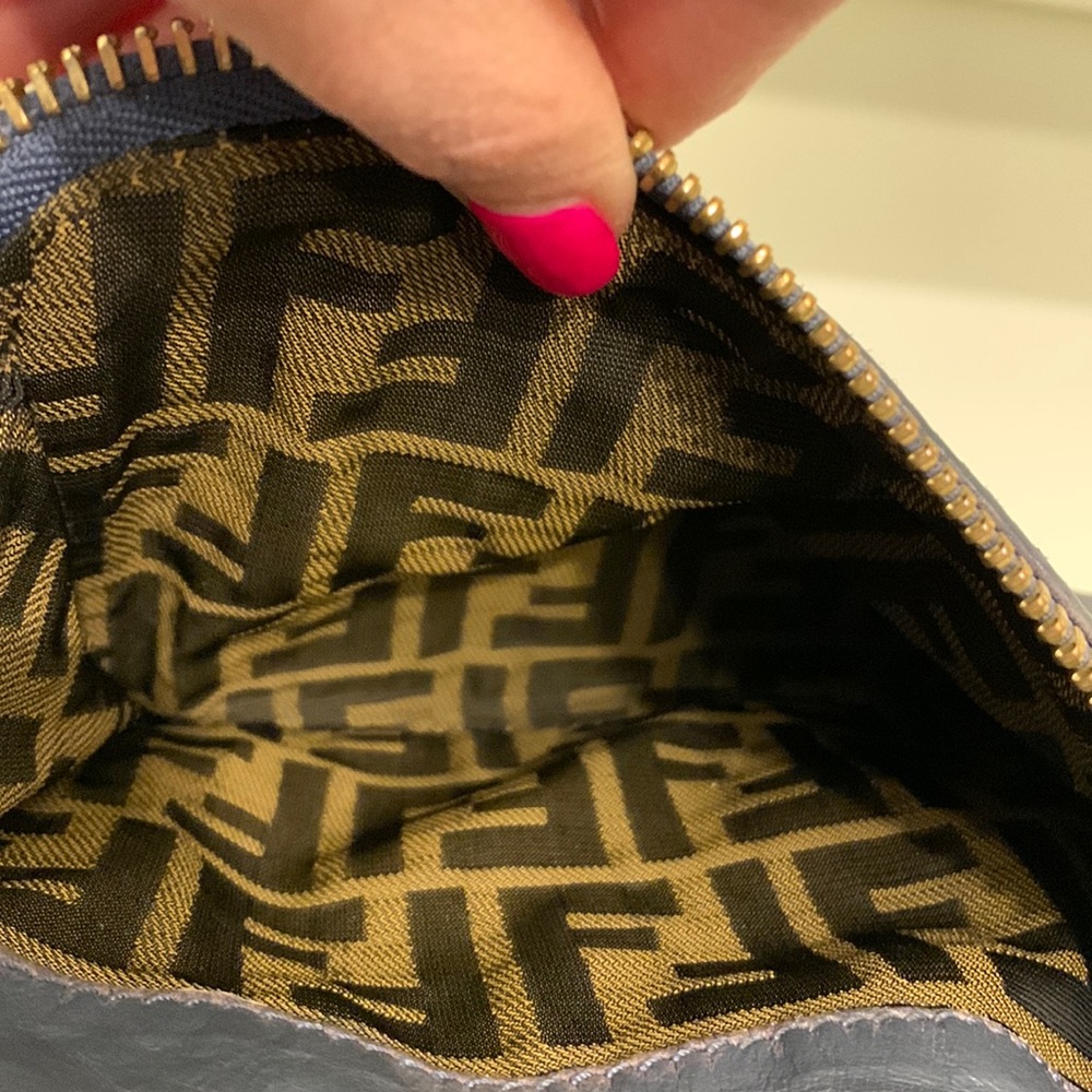♥️ Large Leather Fendi Shoulder Bag♥️ - Picture 11 of 17